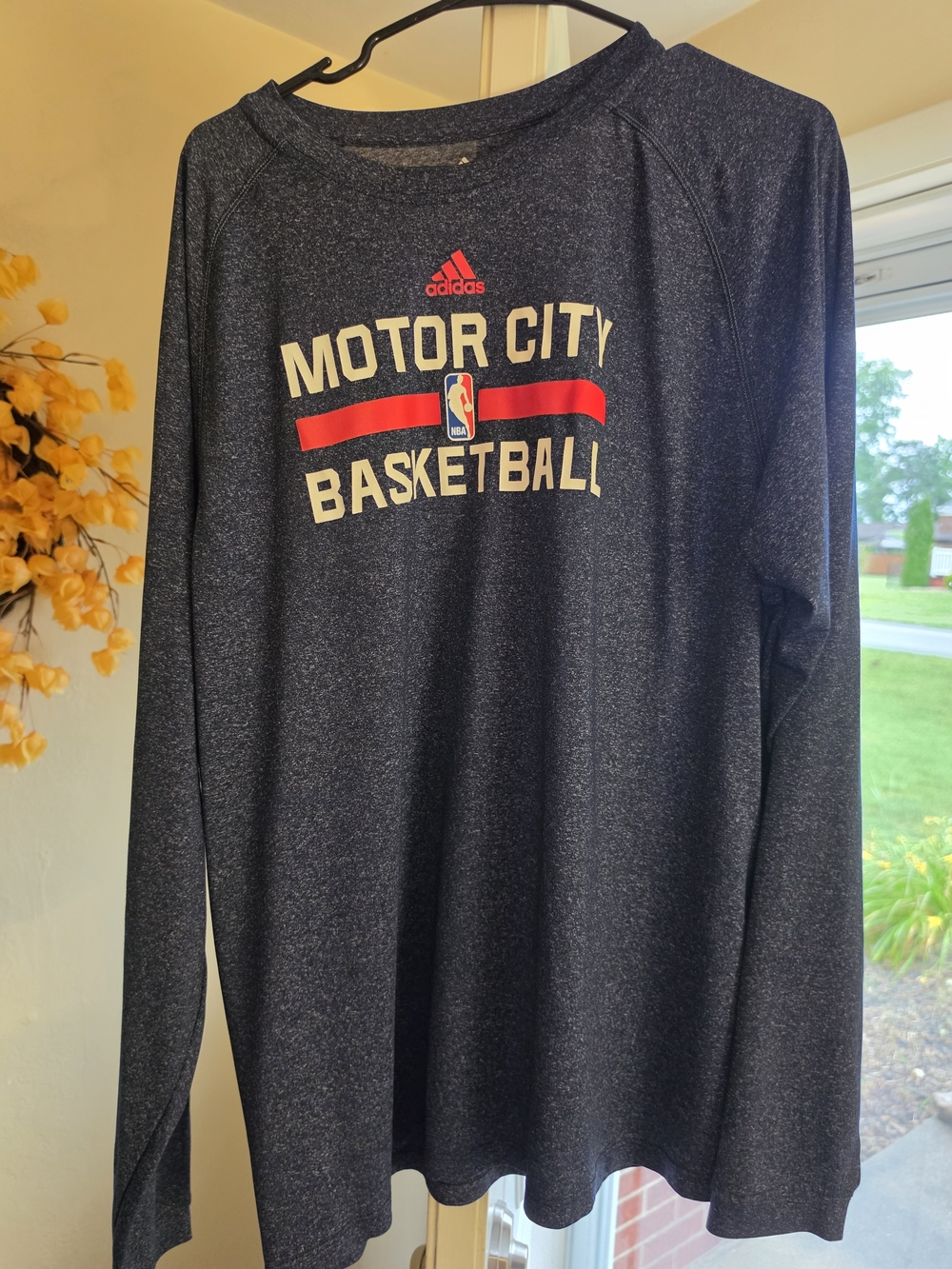 adidas Climalite NBA Men's XL Blue Detroit Pistons LS Crew Jersey Graphic Logo